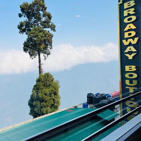 Luxury Stay At Hotel Broadway Boutique Mall Road Chowrasta Near Mahakal Temple Darjeeling  Exterior foto