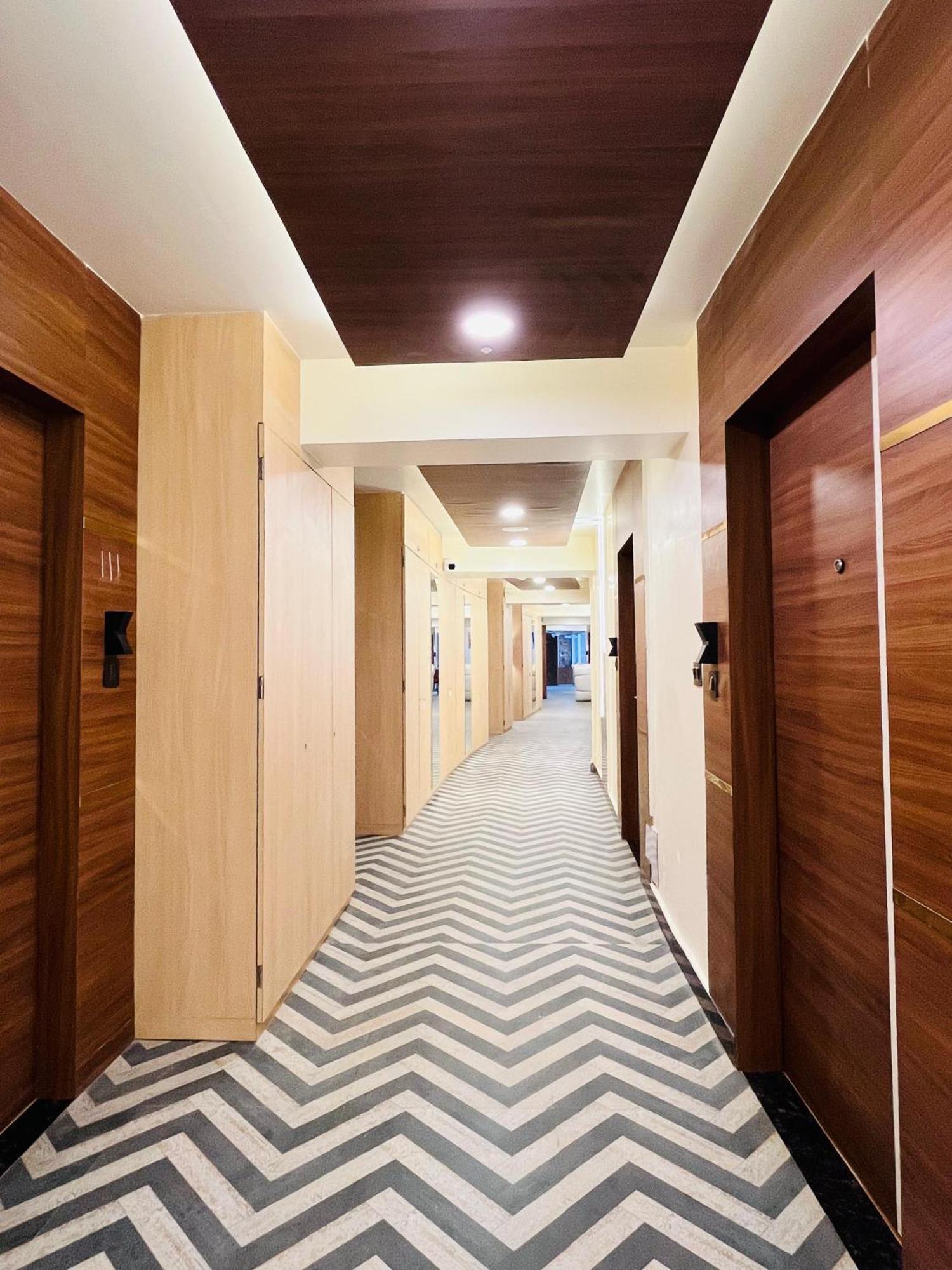 Luxury Stay At Hotel Broadway Boutique Mall Road Chowrasta Near Mahakal Temple Darjeeling  Exterior foto
