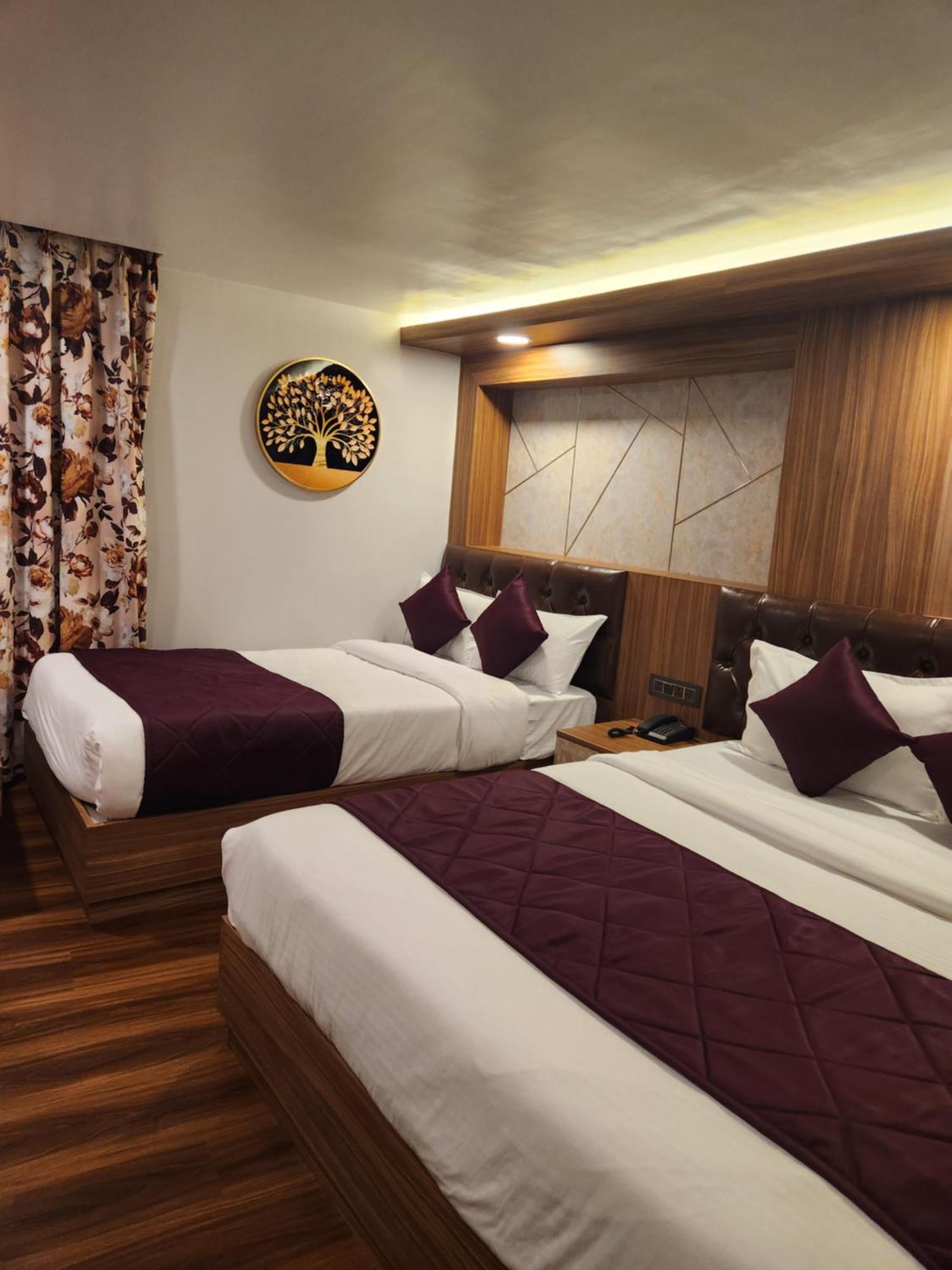 Luxury Stay At Hotel Broadway Boutique Mall Road Chowrasta Near Mahakal Temple Darjeeling  Exterior foto